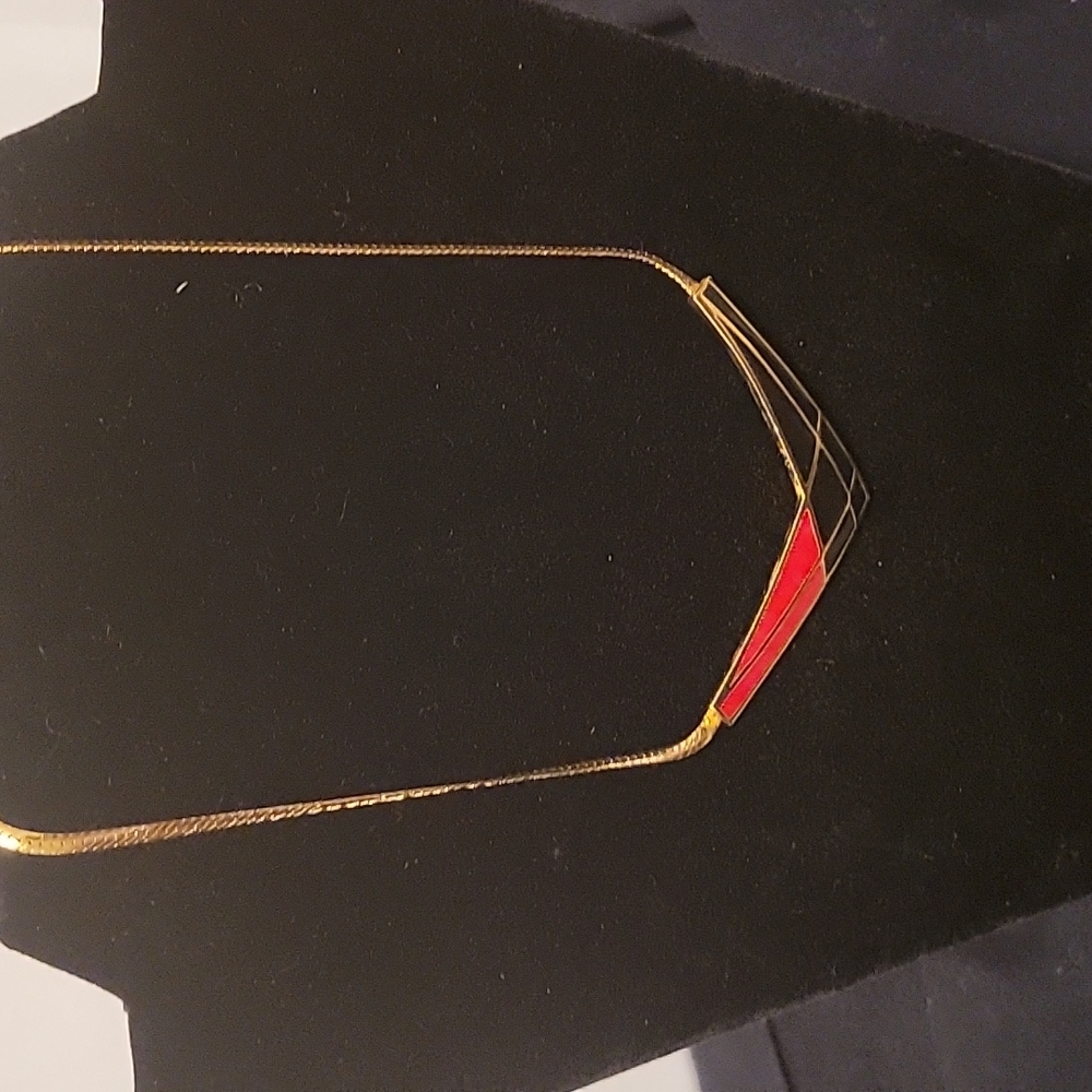 Vintage Goldtone Red and Black 1980s Necklace- 16 in
